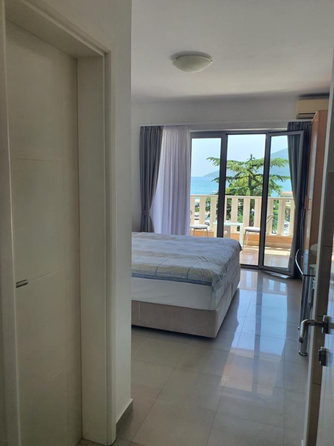Montesun Residence Херцег Нови Екстериор снимка