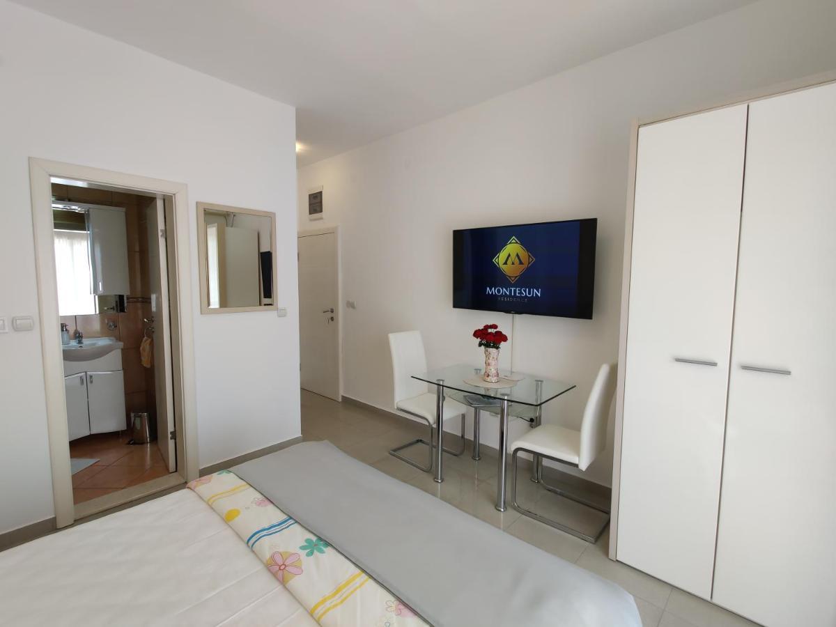 Montesun Residence Херцег Нови Екстериор снимка