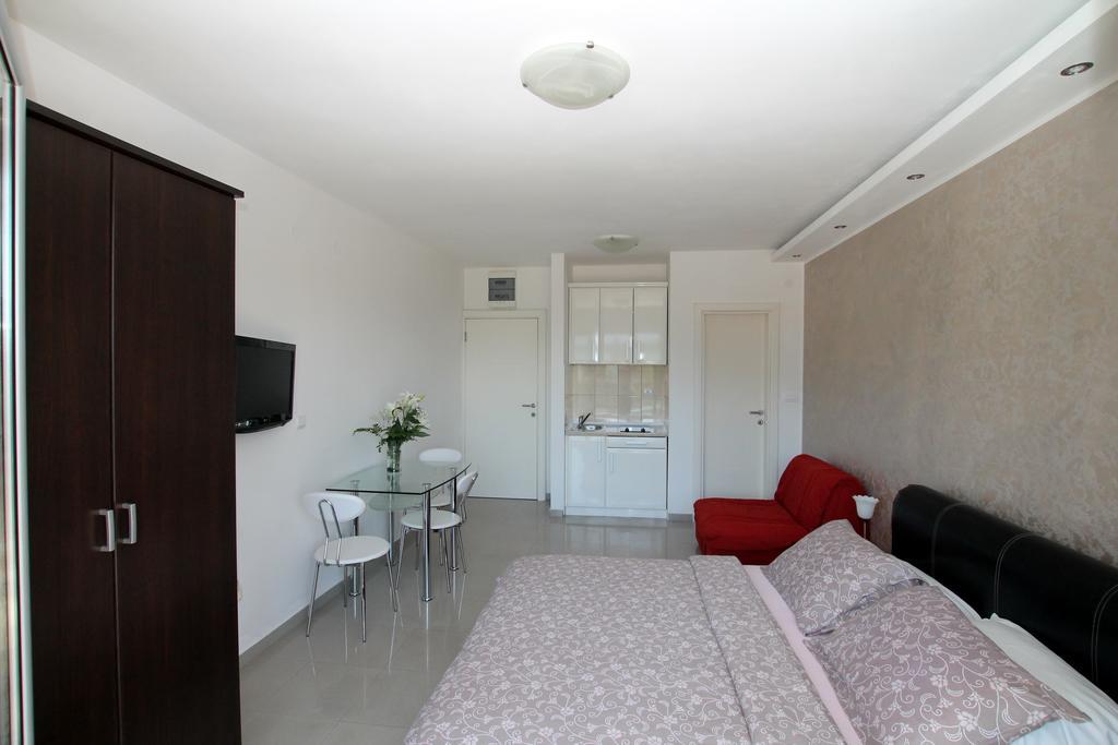 Montesun Residence Херцег Нови Екстериор снимка