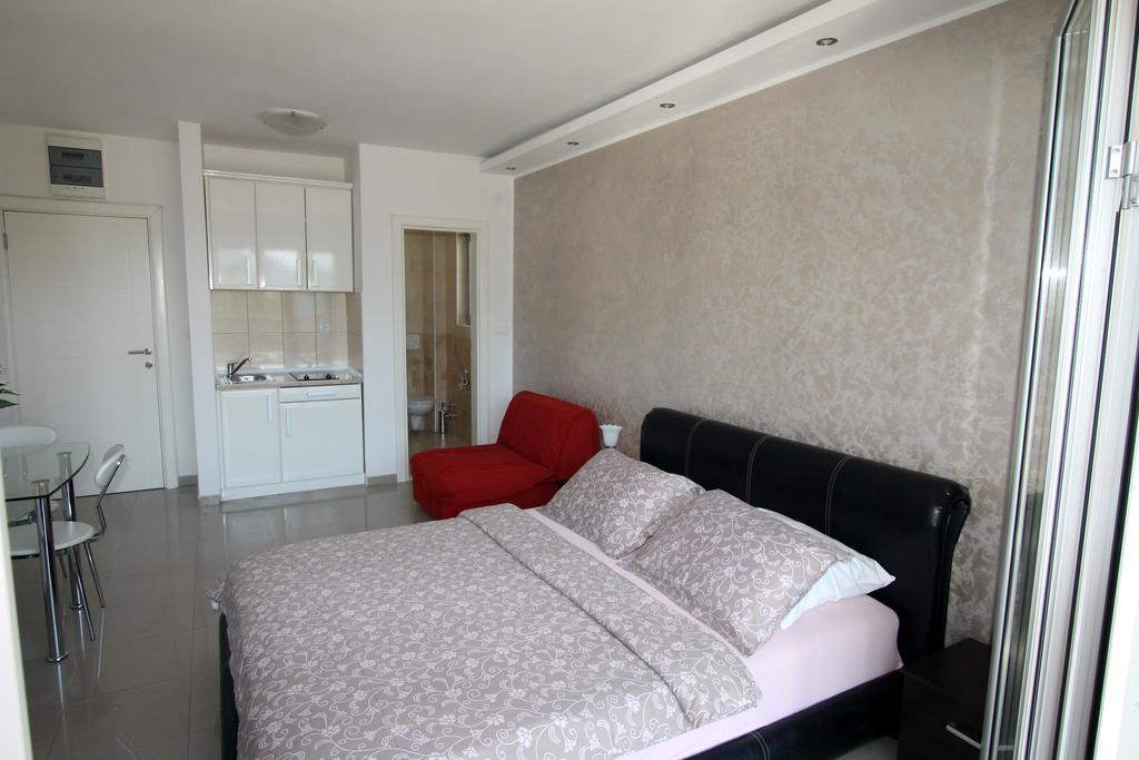 Montesun Residence Херцег Нови Екстериор снимка